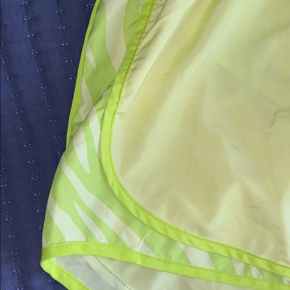 Tempo Nike shorts - Picture 2 of 4